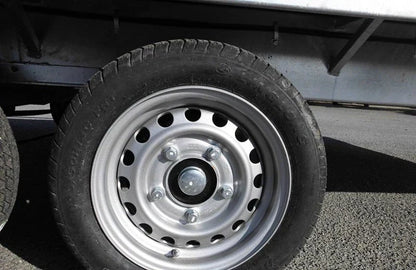 Remorque plateau LIDER à roues – PTAC : 3 500 kg – 2 essieux freinés – 506 x 215 cm