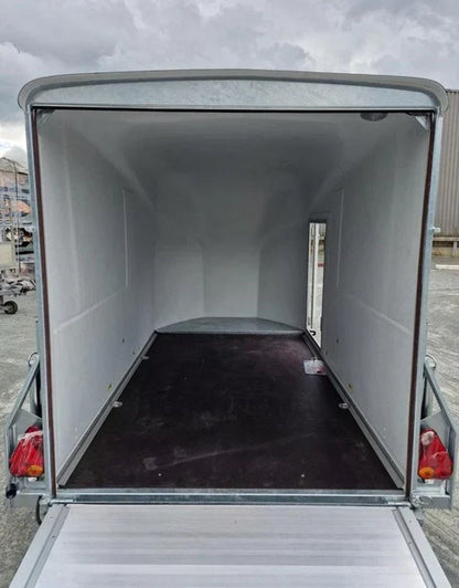 Reboque de carga Pullman Debon 1300 azul com suspensão e porta lateral