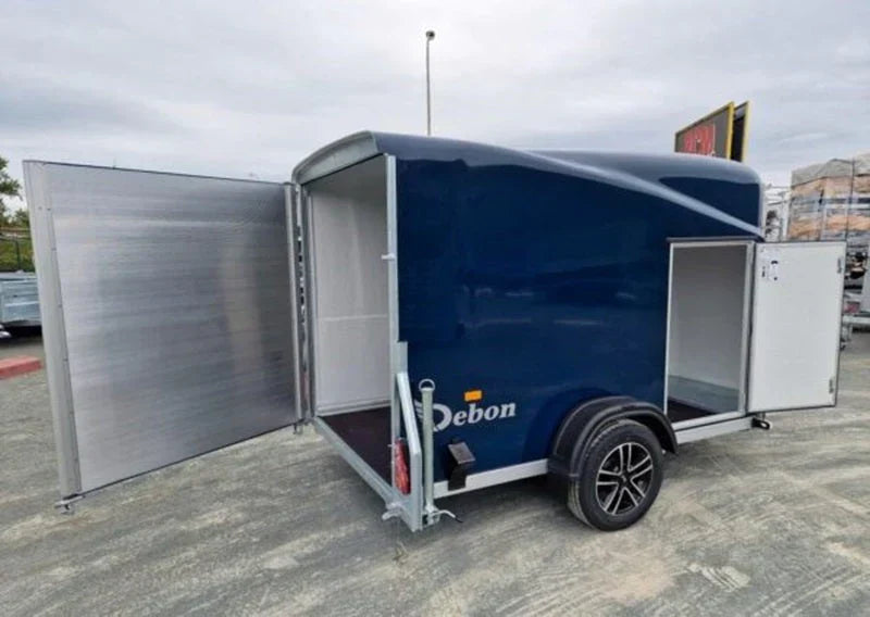 Reboque de carga Pullman Debon 1300 azul com suspensão e porta lateral